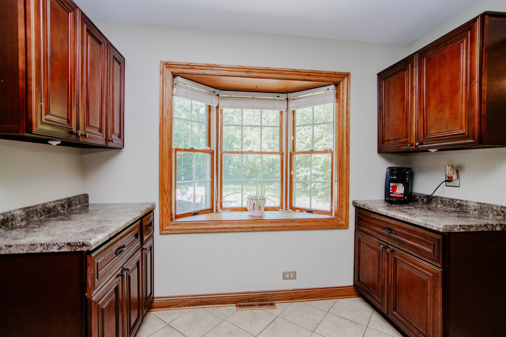 722 North Mavis Lane Addison, IL 60101 - Photo 8 of 26