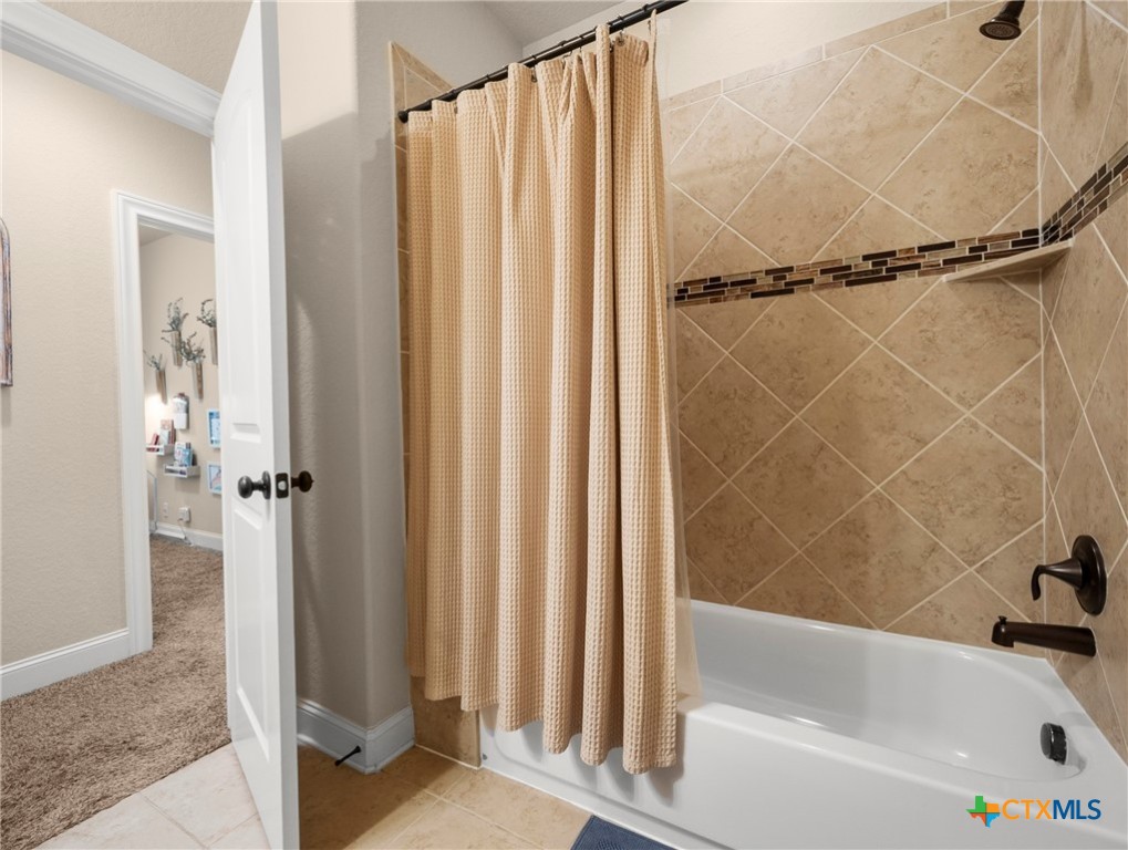 28415 Willis Ranch San Antonio, TX 78260 - Photo 28 of 48 a bathroom with a shower and a tub