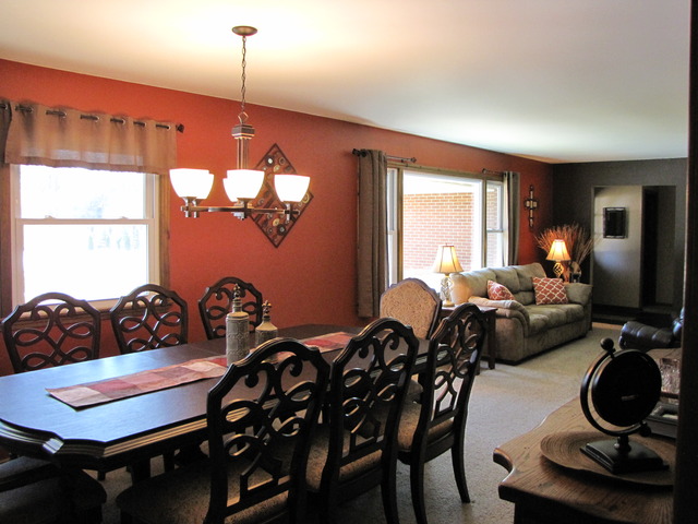 40W899 Russell Road Elgin, IL 60124 - Photo 5 of 22