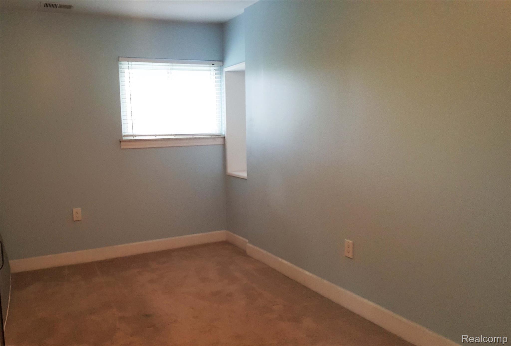 2665 Hessel Avenue Rochester, MI 48307 - Photo 18 of 30 2665 Hessel upstairs bedroom1.jpg