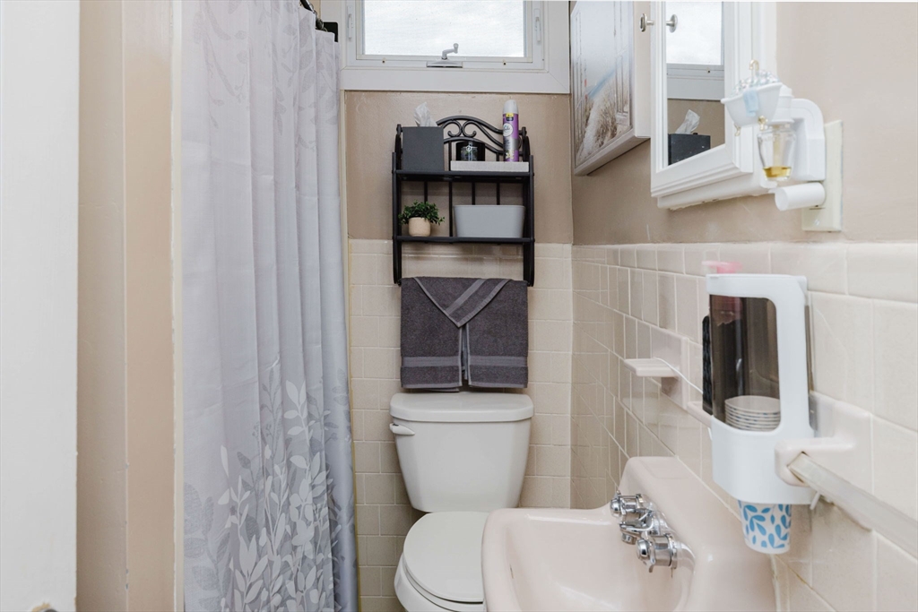 34 Last Street Fall River, MA 02724 - Photo 27 of 33