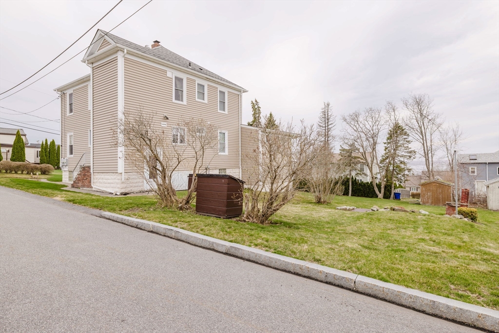 34 Last Street Fall River, MA 02724 - Photo 4 of 33
