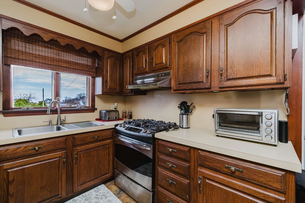 34 Last Street Fall River, MA 02724 - Photo 8 of 33