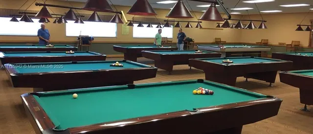 a view of a house with backyard and garden