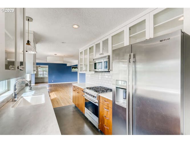6614 Southwest Garden Home Road Portland, OR 97223 - Photo 11 of 30 Gallery Image 11