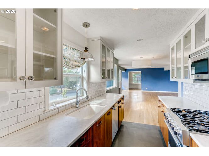 6614 Southwest Garden Home Road Portland, OR 97223 - Photo 12 of 30 Gallery Image 12