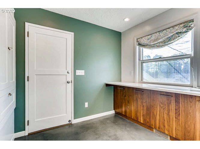 6614 Southwest Garden Home Road Portland, OR 97223 - Photo 14 of 30 Gallery Image 14