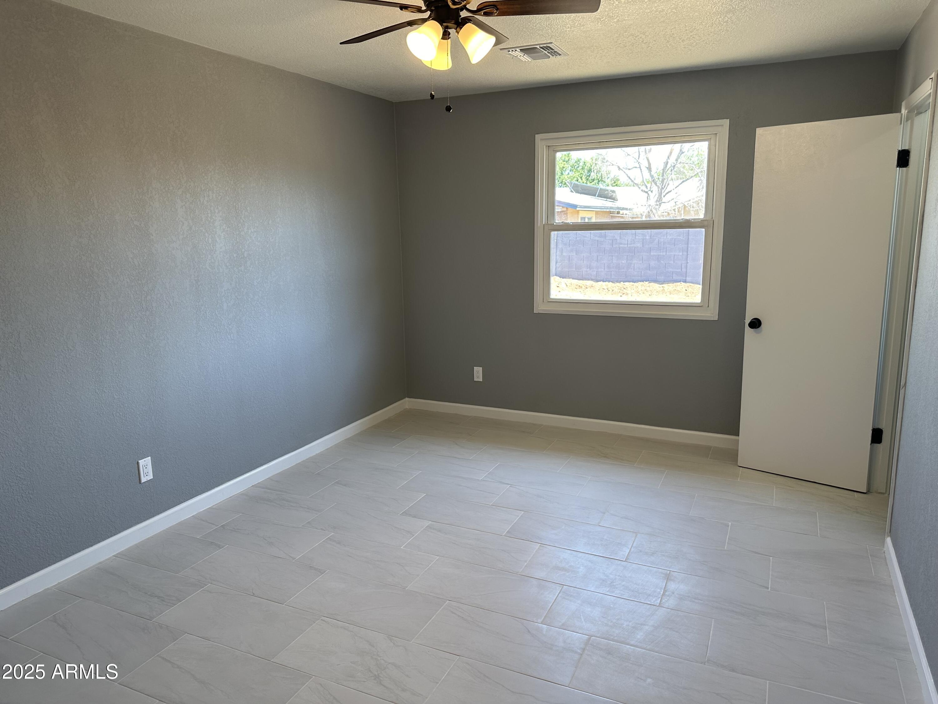 6429 West Osborn Road Phoenix, AZ 85033 - Photo 12 of 17 IMG_1017