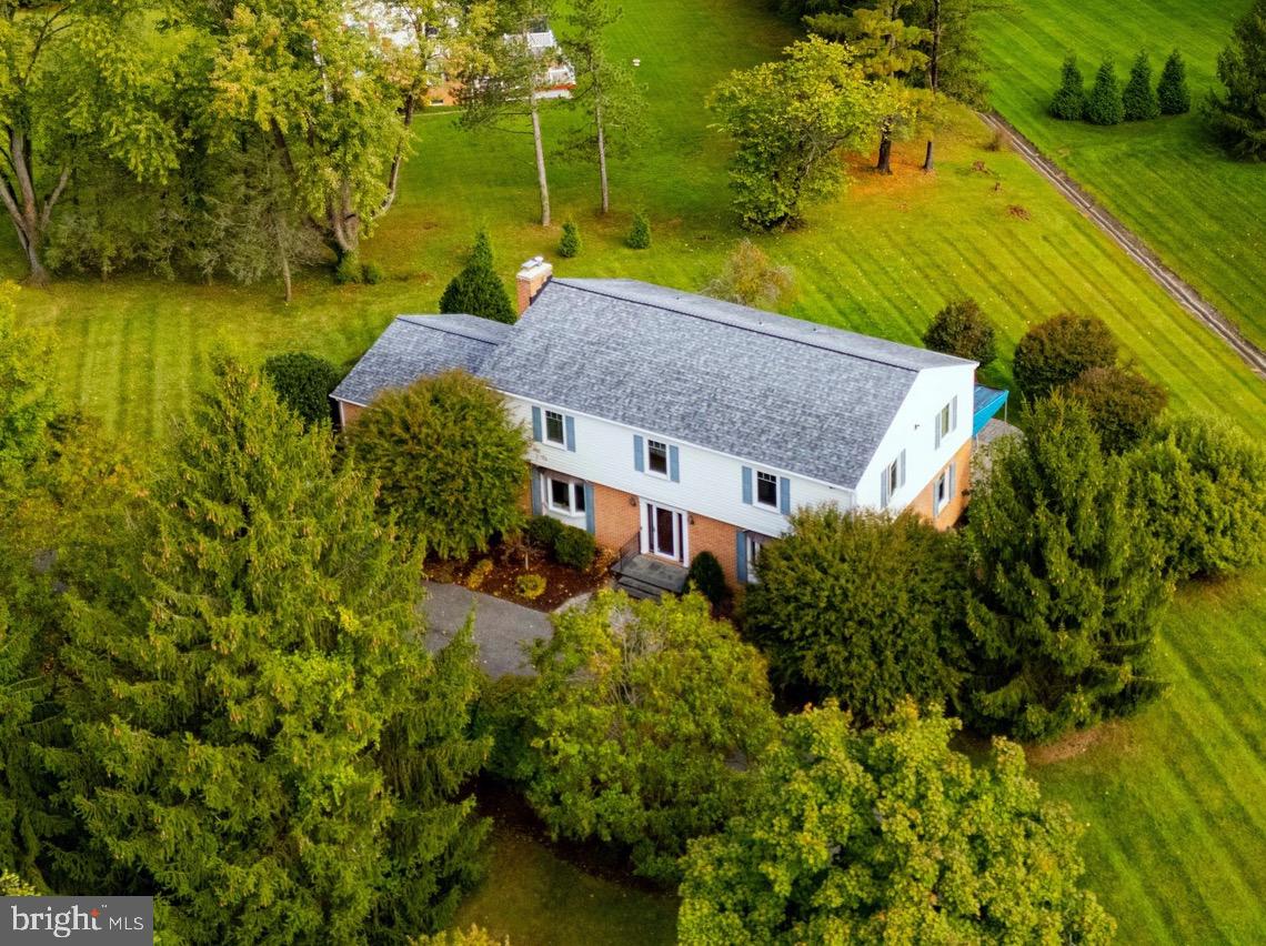 Welcome to 2117 Pot Spring Rd in Fox Chapel!