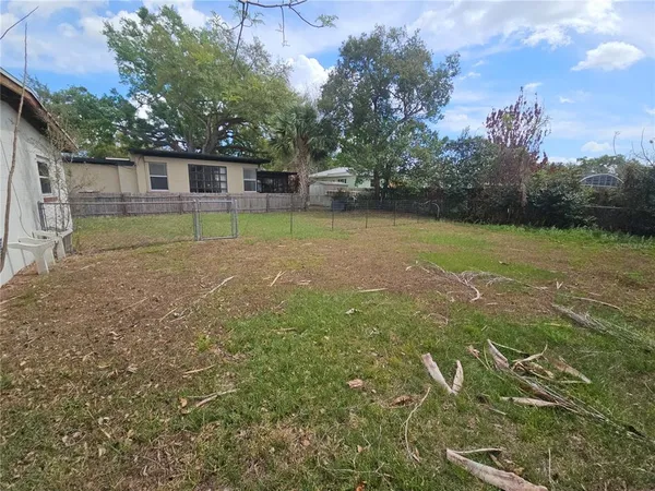 a view of a house with a backyard