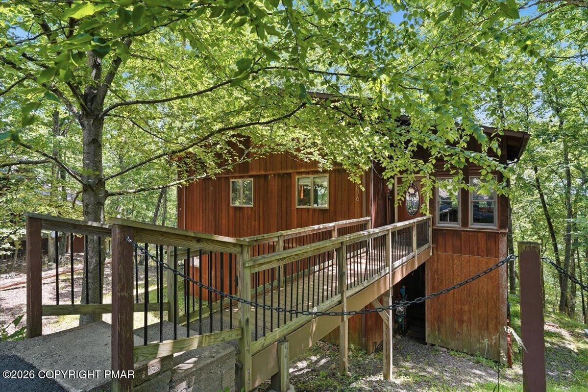 1076 Porter Drive Bushkill, PA 18324 - Photo 4 of 82 67-052_DSC00629