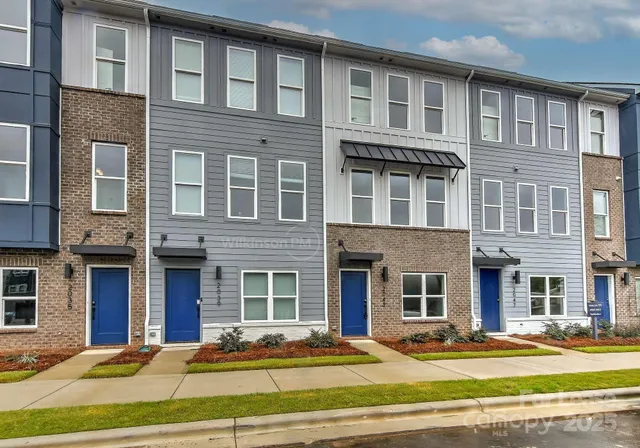 $2,250 | 2043 Clarksdale Drive, Charlotte, NC 28206