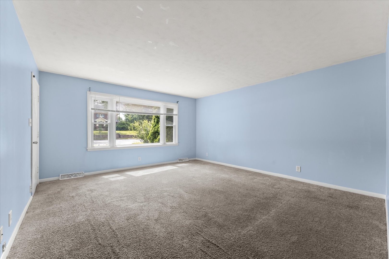 1406 West Springfield Avenue Champaign, IL 61821 - Photo 8 of 37 Gallery Image 8