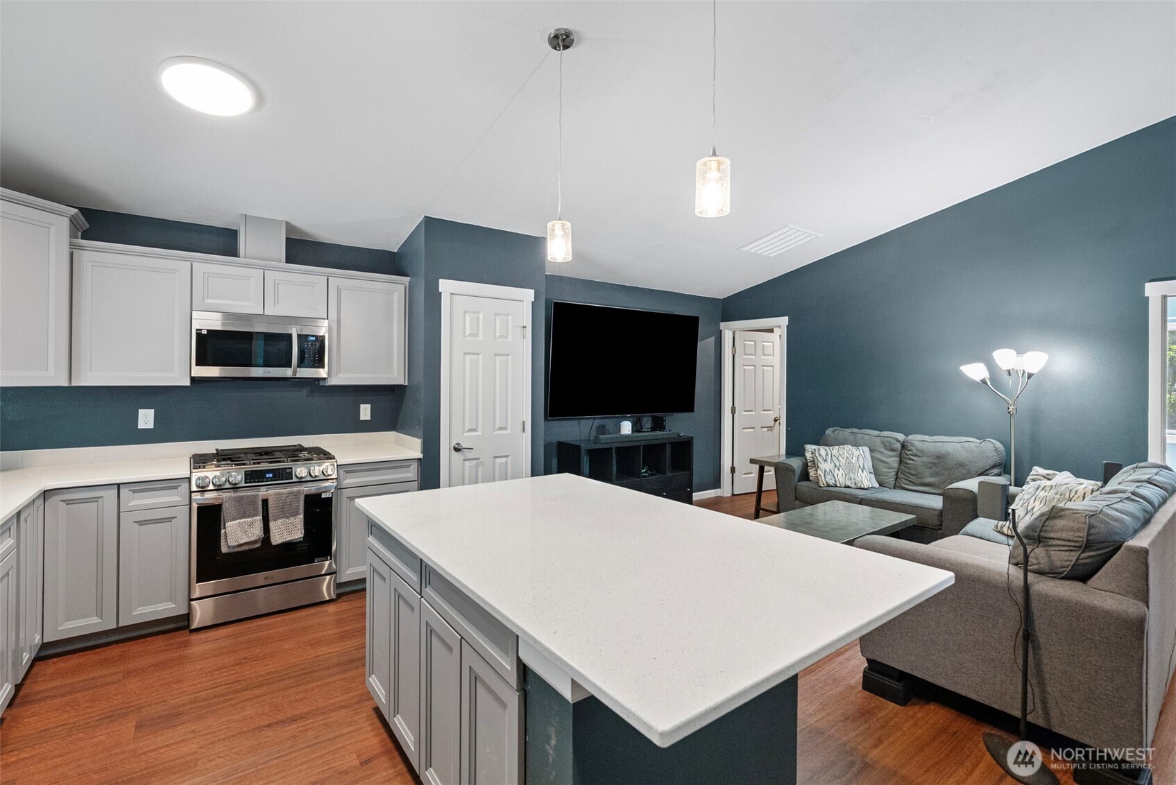 439 Sunnyhill Road West Bremerton, WA 98312 - Photo 8 of 24 Gallery Image 8
