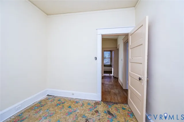 a view of empty room with windows