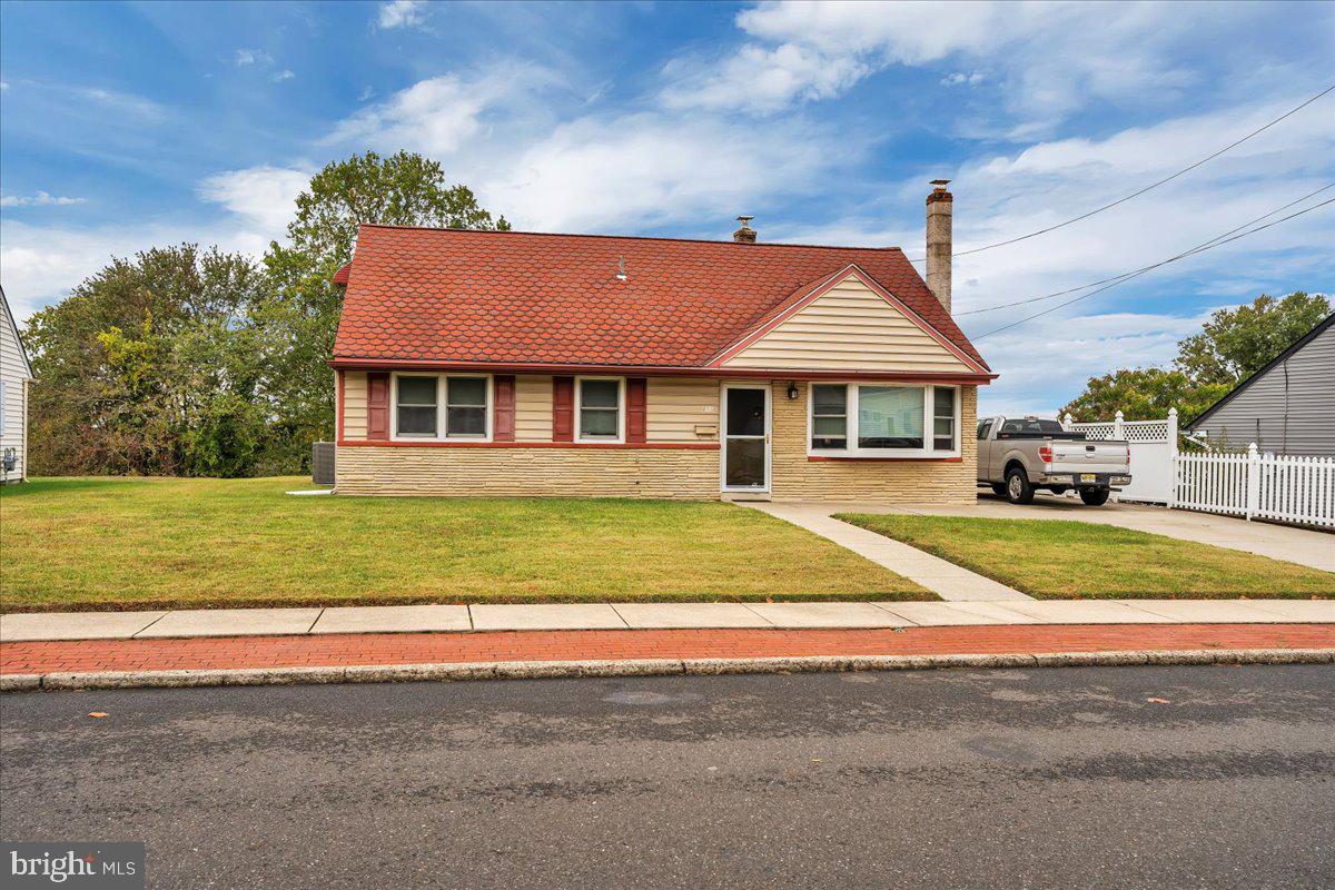 418 Westminster Road Wenonah, NJ 08090 - Photo 2 of 28 a view of front of house with a yard
