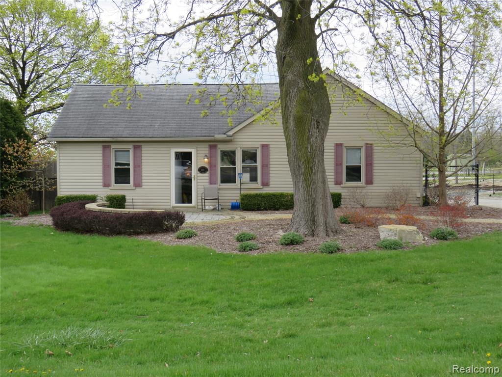 496 East Avon Road Rochester Hills, MI 48307 - Photo 3 of 34