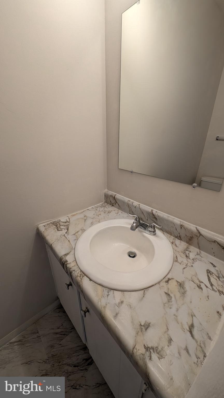 43 Vienna Court Frederick, MD 21702 - Photo 17 of 38 a bathroom with a sink and a mirror