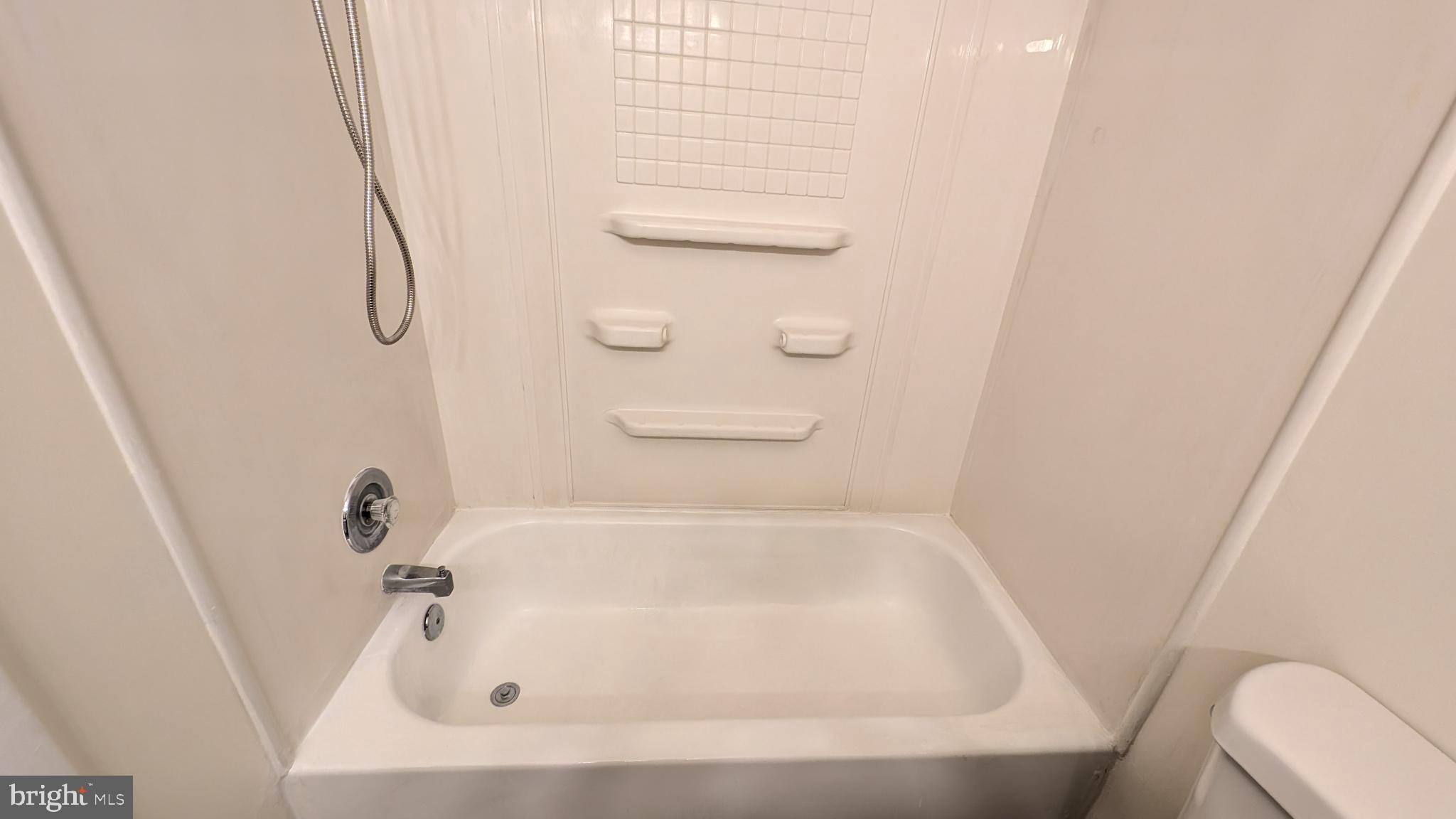 43 Vienna Court Frederick, MD 21702 - Photo 28 of 38 a bathroom with a tub