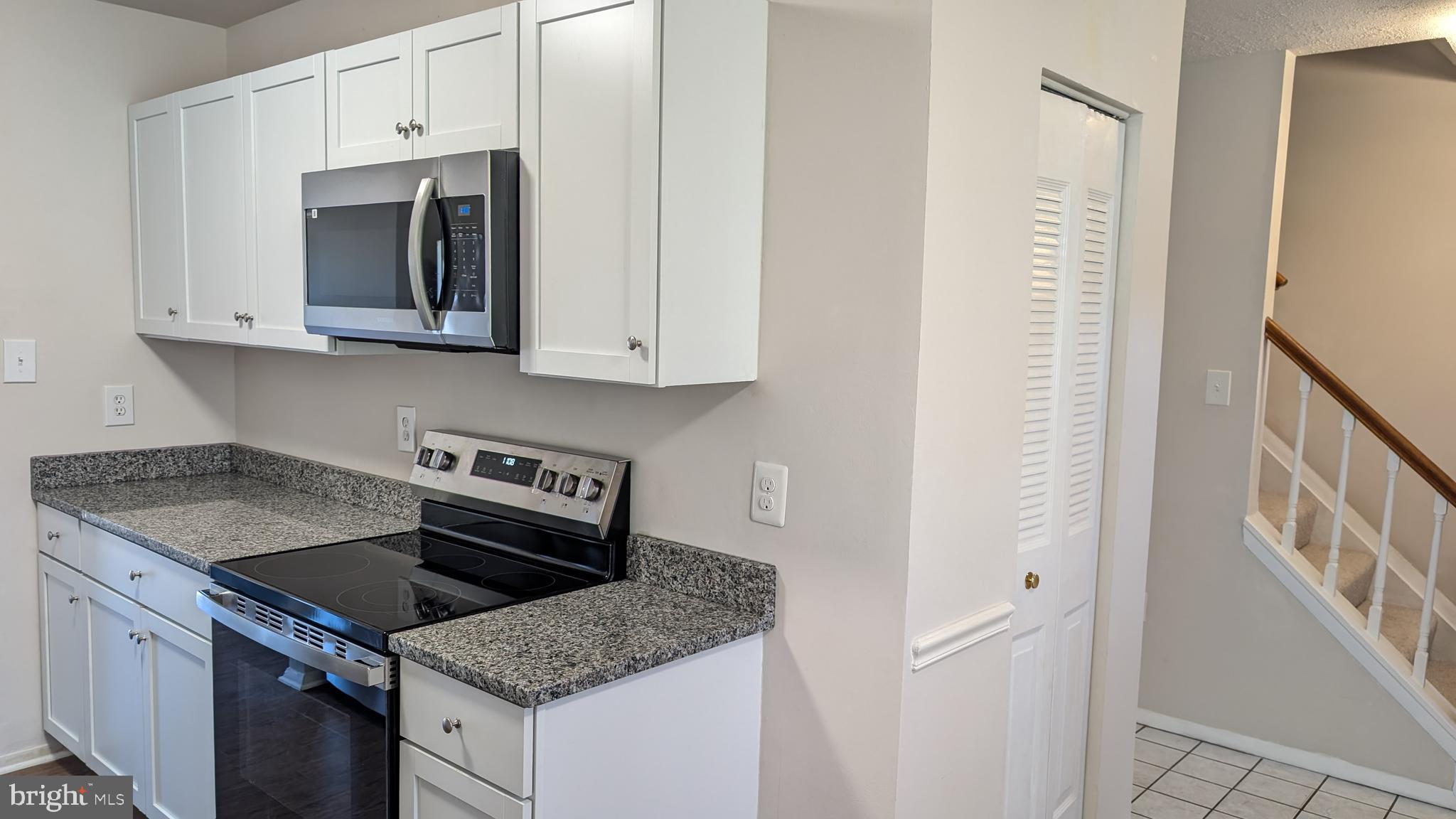 43 Vienna Court Frederick, MD 21702 - Photo 6 of 38 a kitchen with granite countertop a stove and a sink