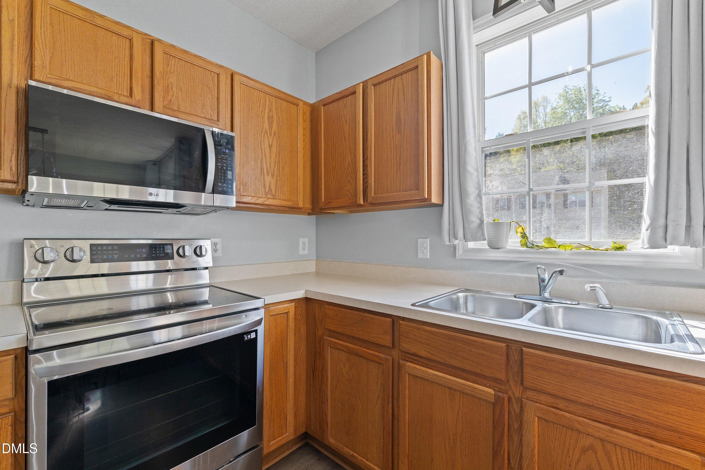 2528 Laurel Falls Lane Raleigh, NC 27603 - Photo 17 of 50 Kitchen 4