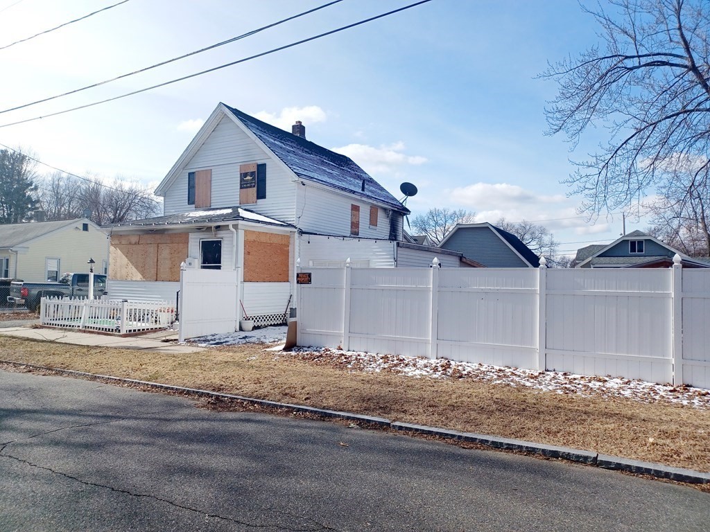 90 Leavitt Street Springfield, MA 01109 - Photo 2 of 3 Gallery Image 2