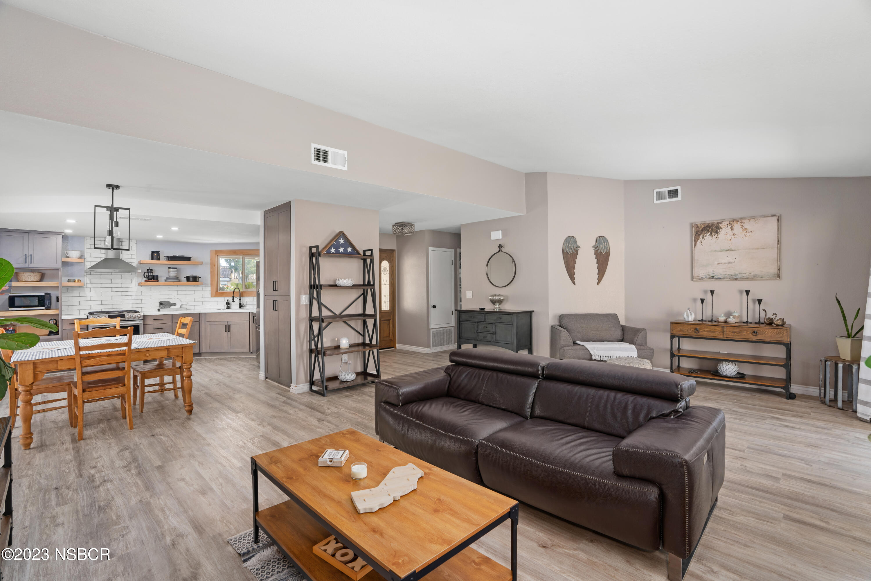 305 Chaplin Circle Lompoc, CA 93436 - Photo 4 of 41 IMG_2661