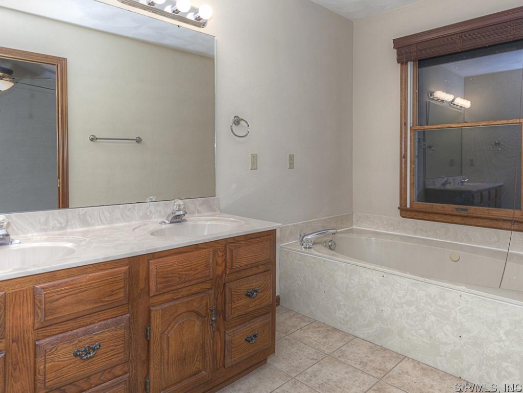 513 Shiloh Station Road Shiloh, IL 62221 - Photo 12 of 24