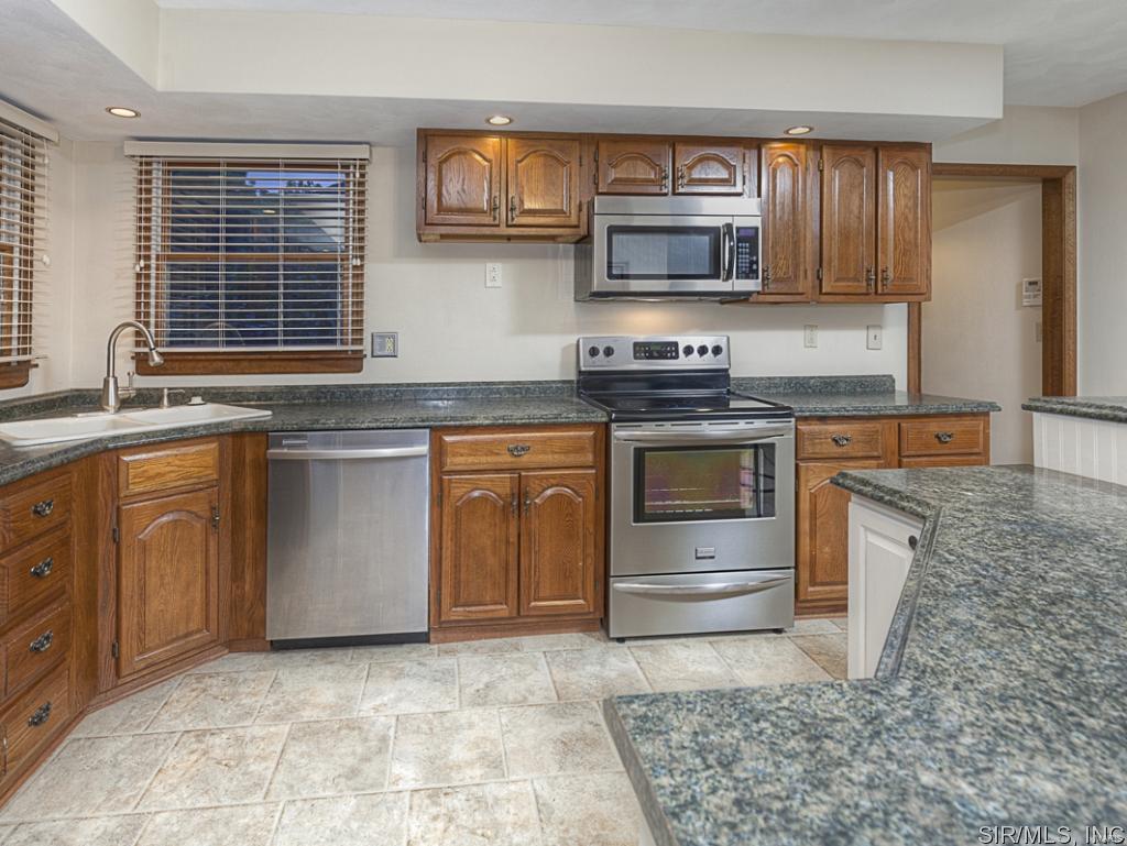 513 Shiloh Station Road Shiloh, IL 62221 - Photo 5 of 24