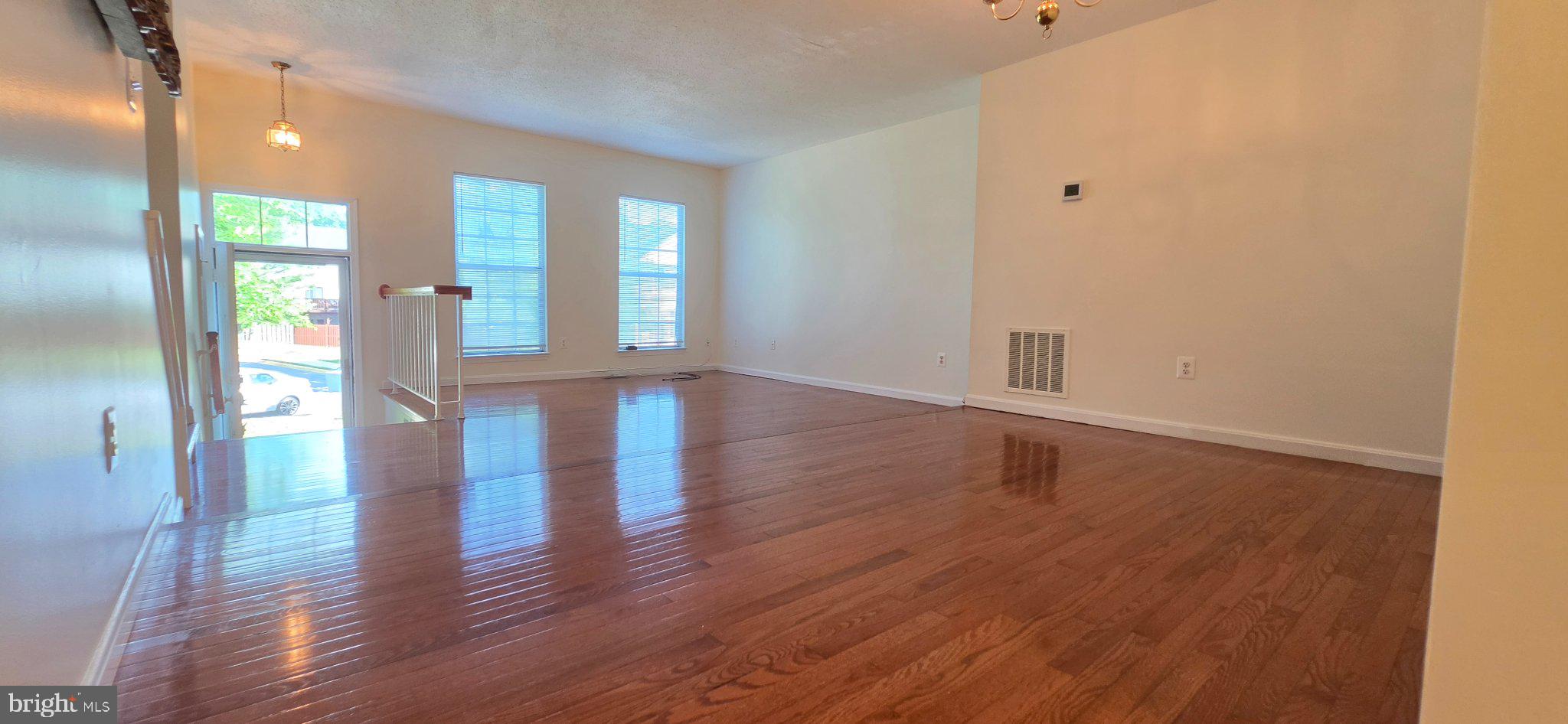14736 McKnew Road Burtonsville, MD 20866 - Photo 5 of 37