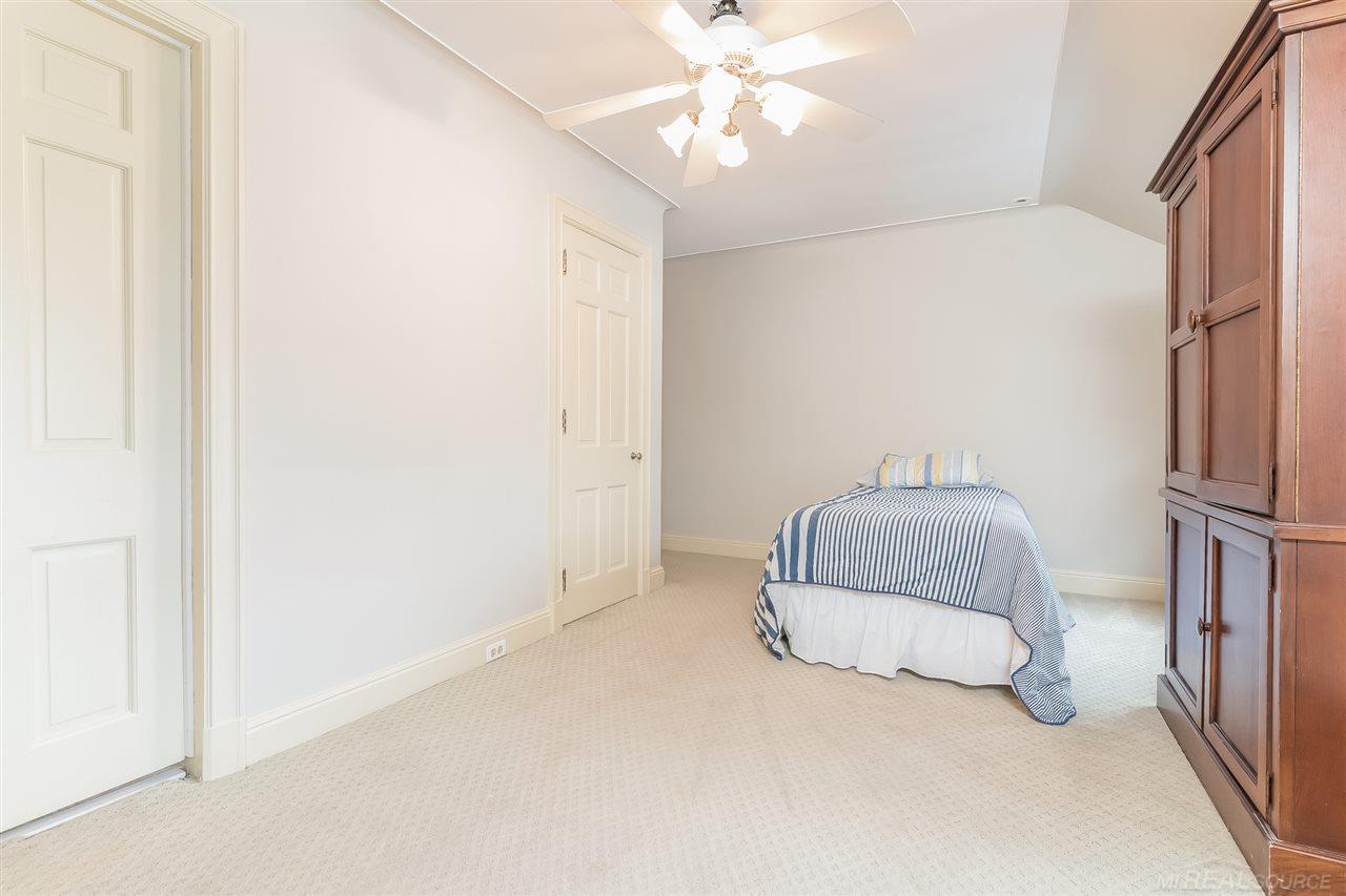 621 South Oxford Road Grosse Pointe Woods, MI 48236 - Photo 36 of 57