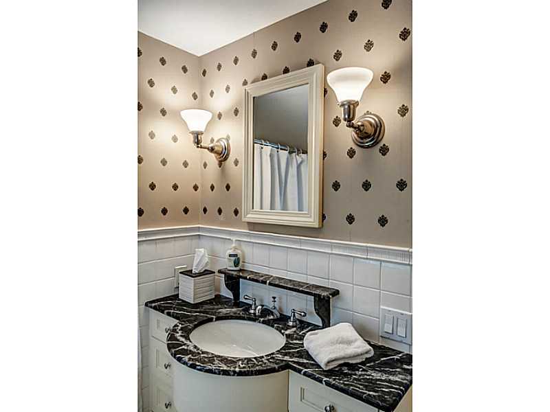23 Belmont Road Warwick, RI 02818 - Photo 16 of 25 Bathroom. SECOND FLOOR HALL BATH WITH TUB/SHOWER.