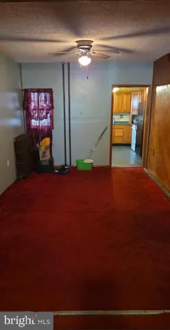 a view of empty room with window