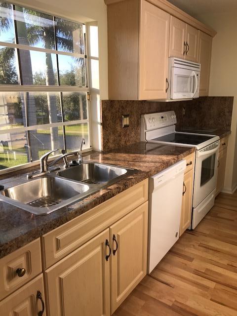 6622 Via Regina Boca Raton, FL 33433 - Photo 2 of 21 Kitchen