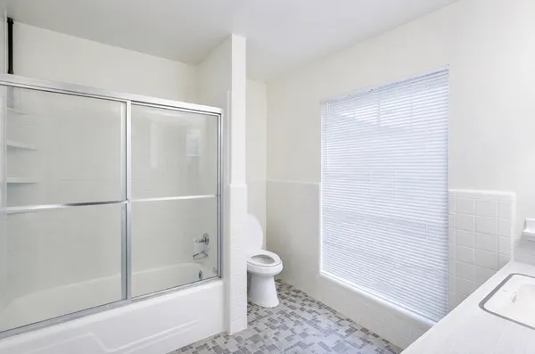 $2,275 | 205 East Crestmont Drive, Alvin, TX 77511