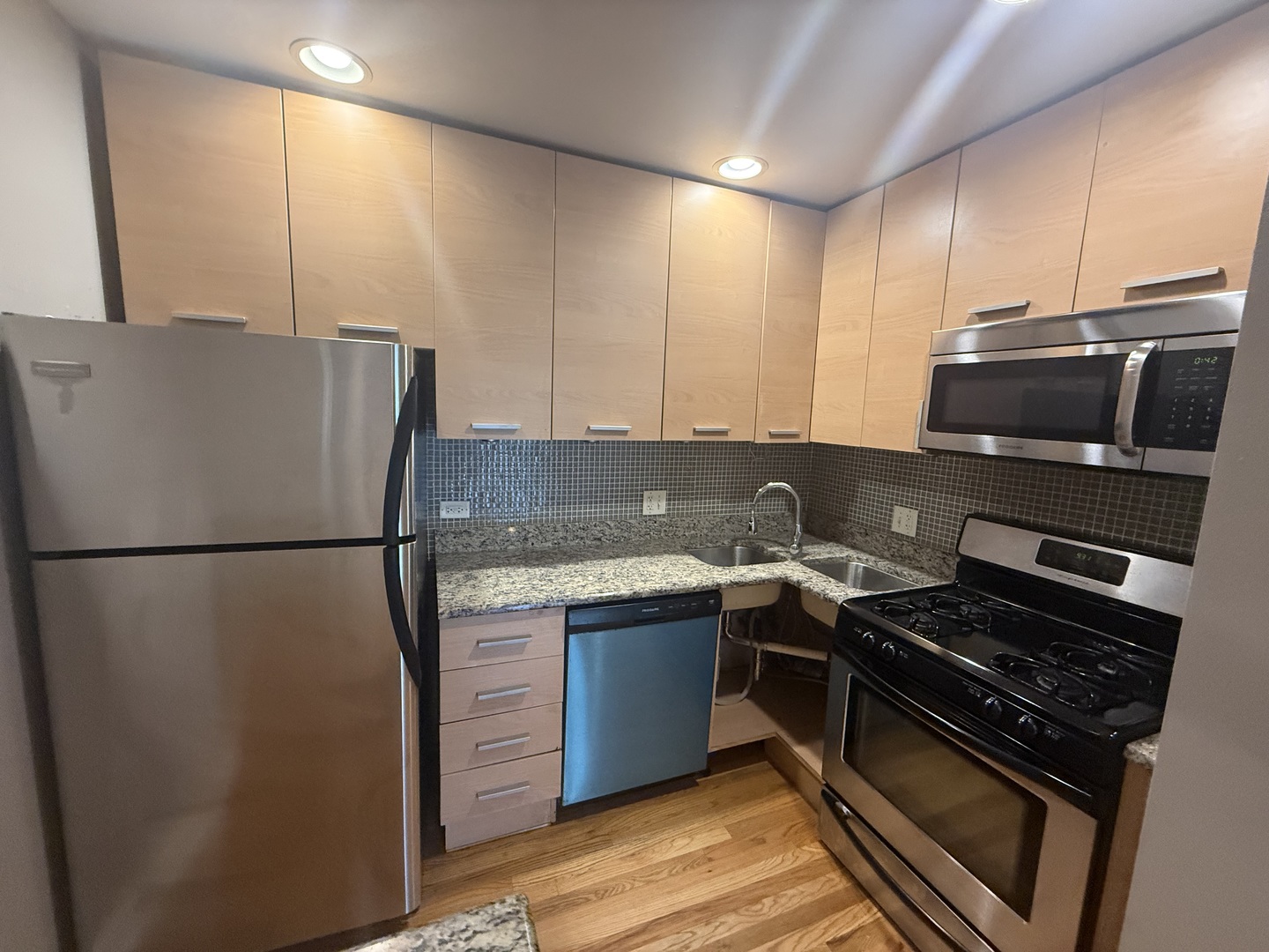 6954 North Greenview Avenue, Unit 305 Chicago, IL 60626 - Photo 7 of 13