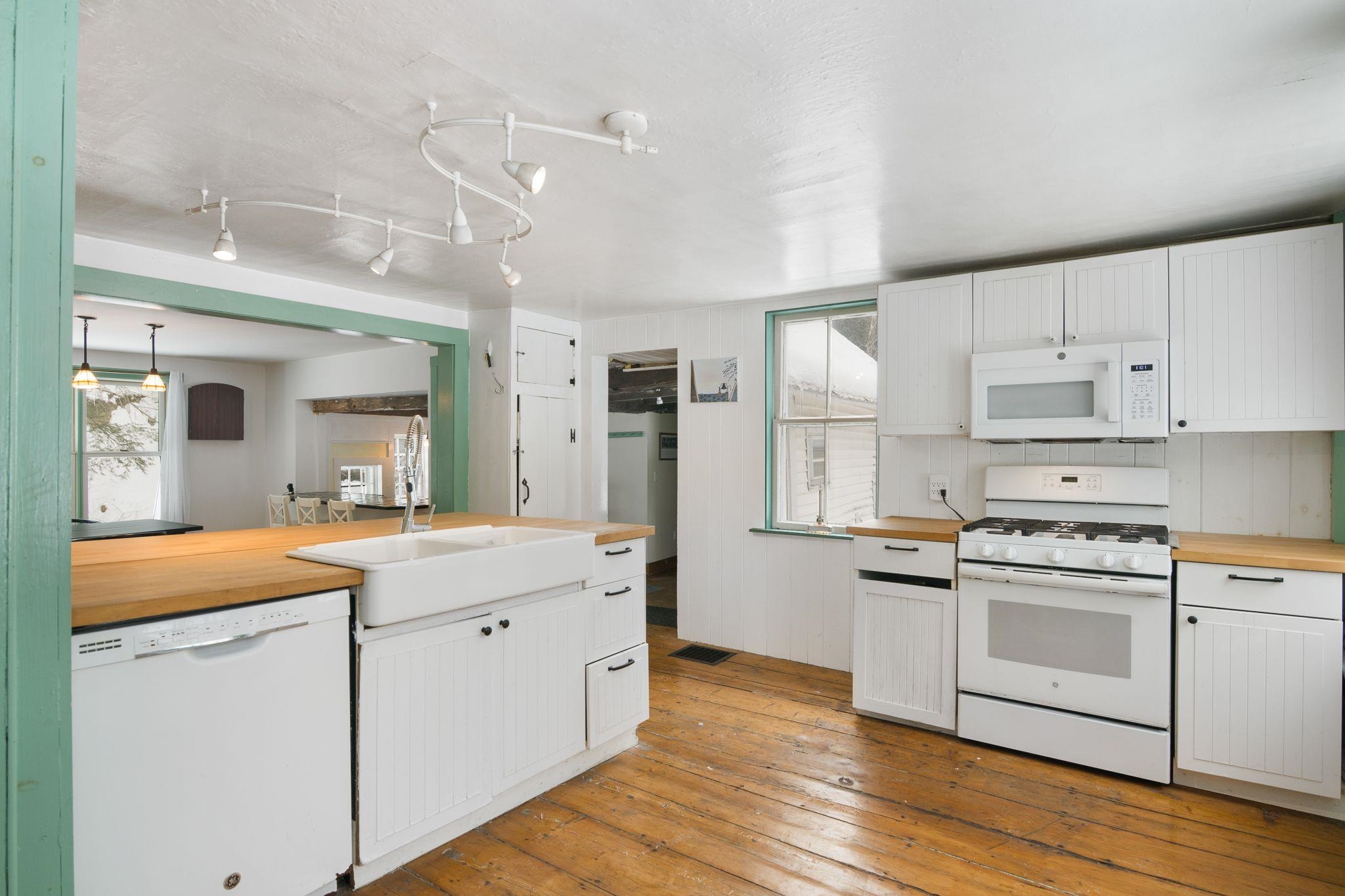 30 Back Street Newfane, VT 05345 - Photo 4 of 49