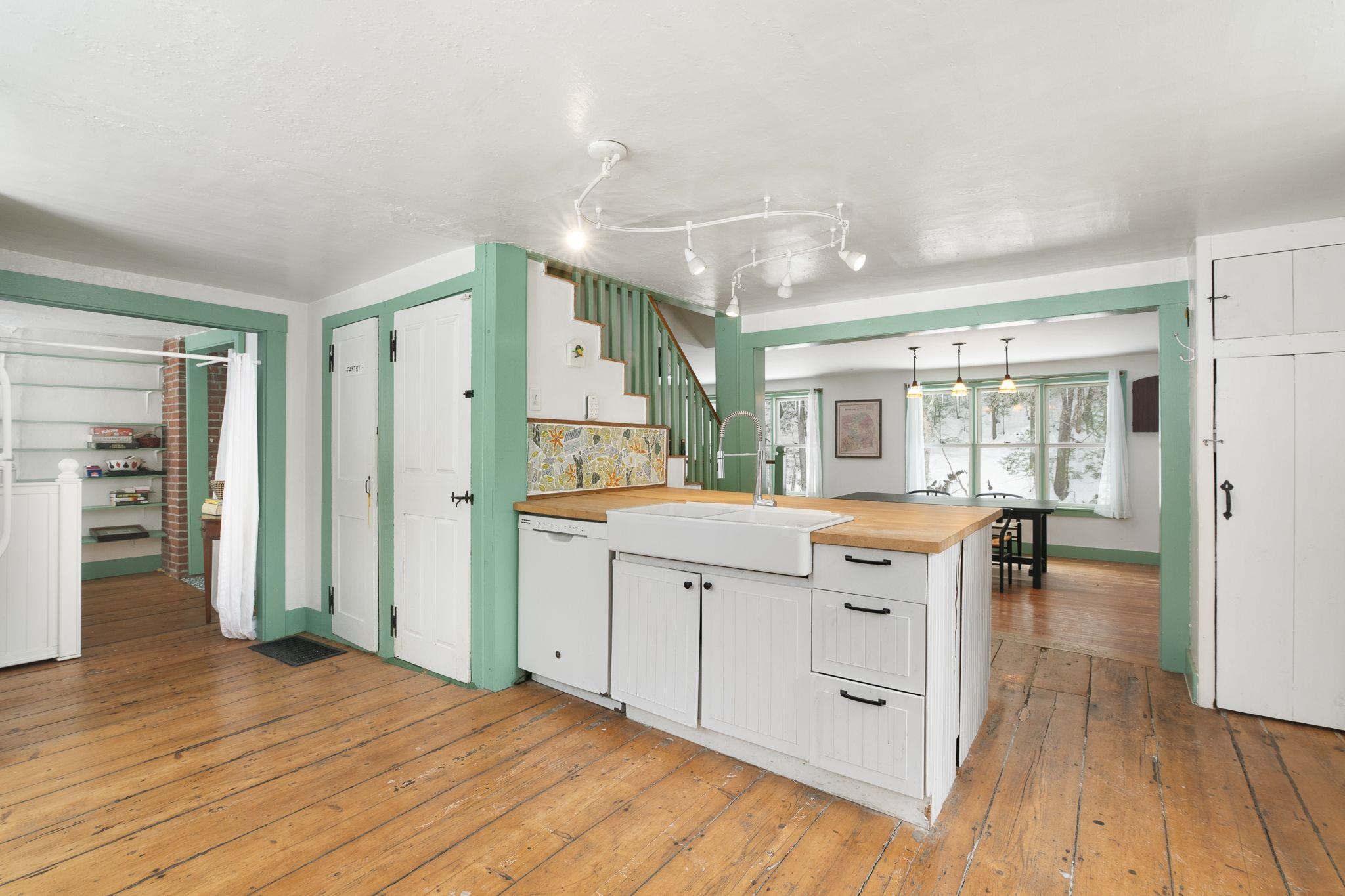 30 Back Street Newfane, VT 05345 - Photo 5 of 49