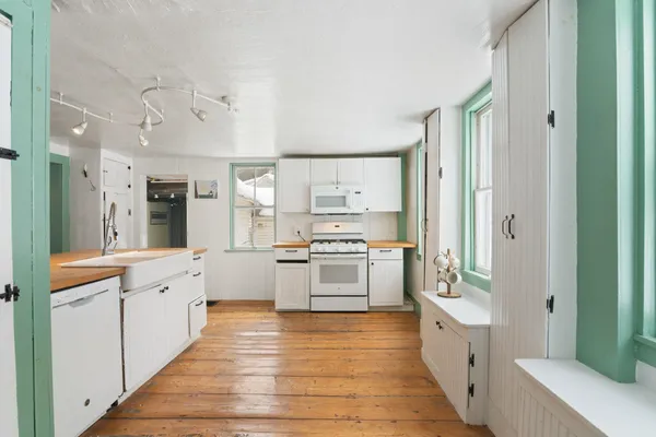 $380,000 | 30 Back Street, Newfane, VT 05345