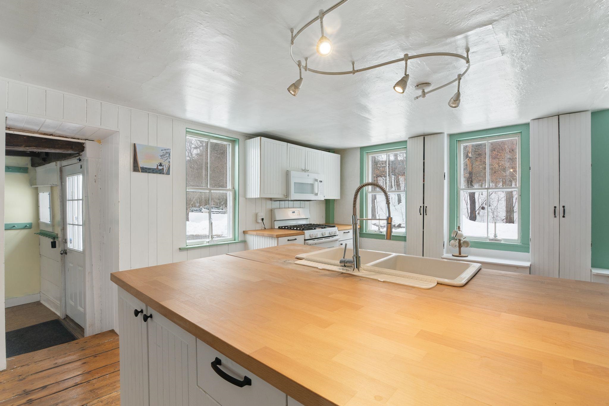 30 Back Street Newfane, VT 05345 - Photo 9 of 41