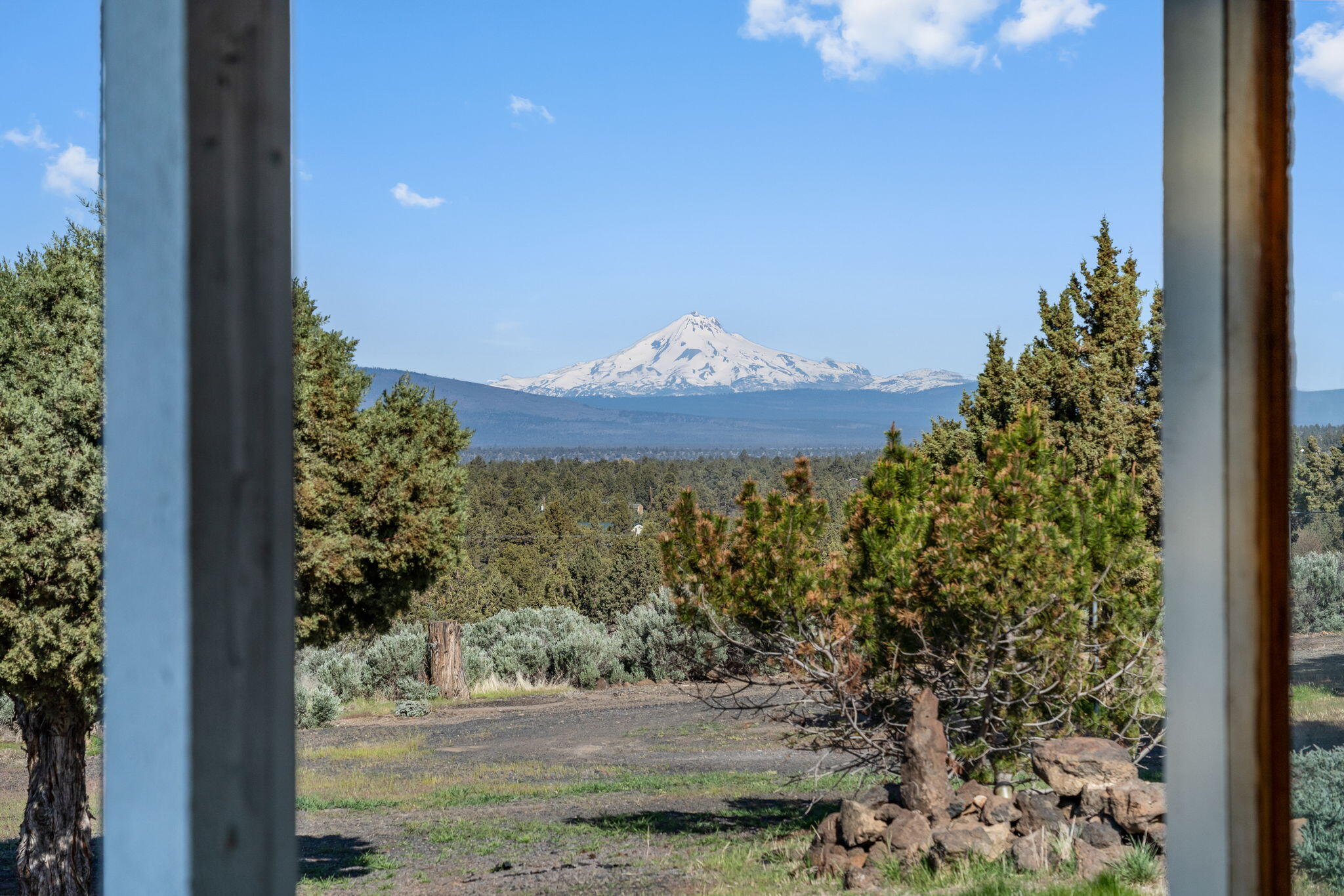 16568 Southwest Steelhead Road Terrebonne, OR 97760 - Photo 10 of 42 2025_04_24_16568_sw_stealhead_road_crr-1