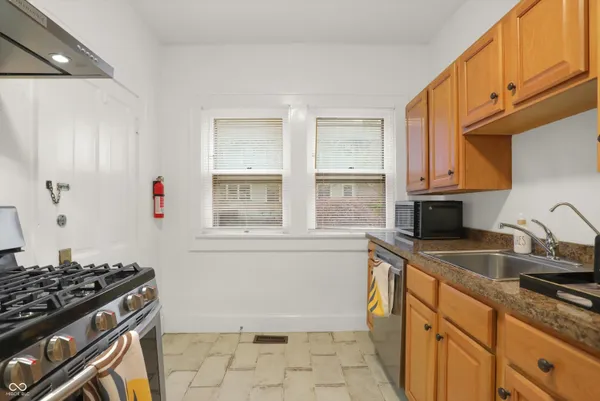 $699,900 | 537 East 11th Street, Indianapolis, IN 46202