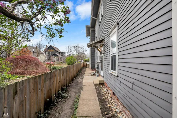 $699,900 | 537 East 11th Street, Indianapolis, IN 46202