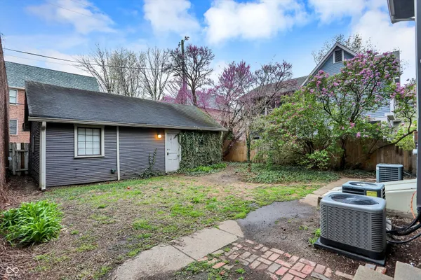 $699,900 | 537 East 11th Street, Indianapolis, IN 46202
