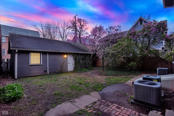 $699,900 | 537 East 11th Street, Indianapolis, IN 46202
