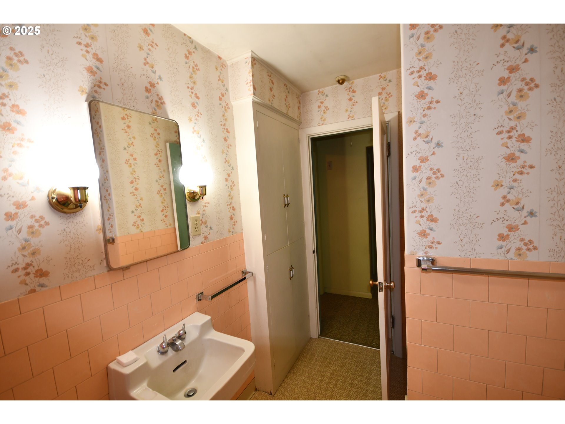 1300 View Court The Dalles, OR 97058 - Photo 15 of 45 a bathroom with a sink and mirror