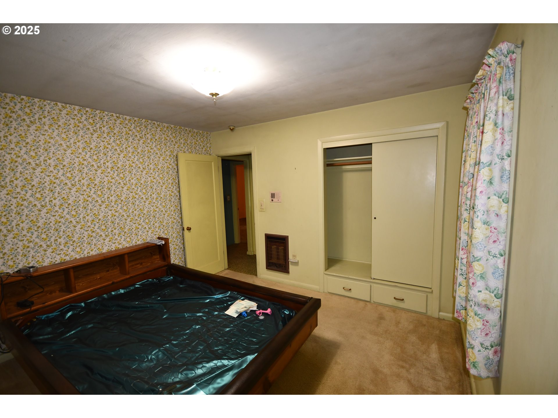 1300 View Court The Dalles, OR 97058 - Photo 19 of 45 a view of an empty room and wooden floor