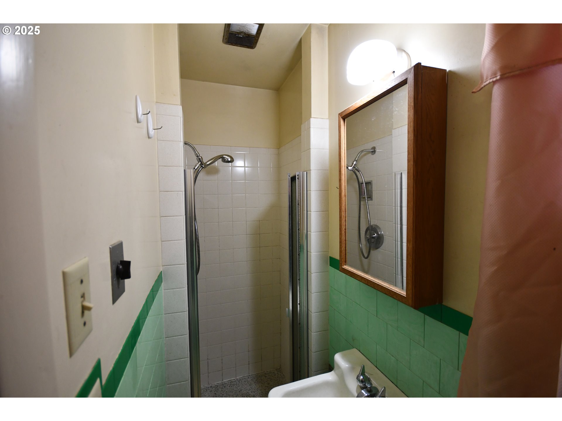 1300 View Court The Dalles, OR 97058 - Photo 20 of 45 a bathroom with a sink and mirror