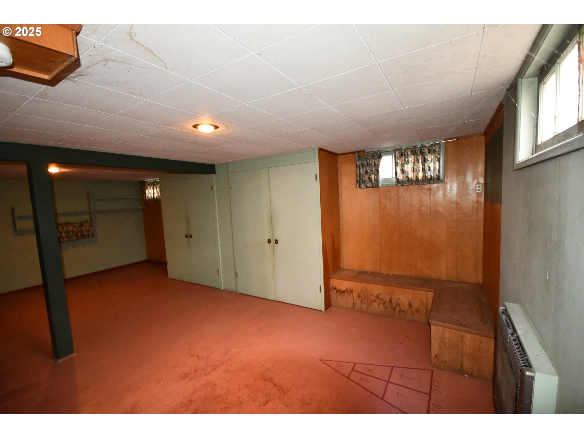 1300 View Court The Dalles, OR 97058 - Photo 27 of 45 a view of an empty room