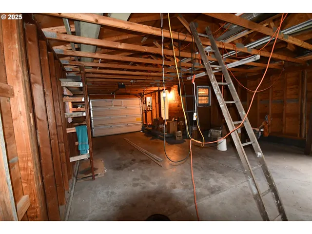 a view of a backyard of the house